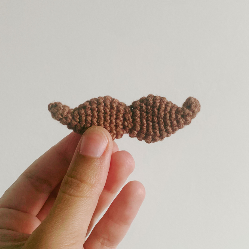 petite moustache crochet